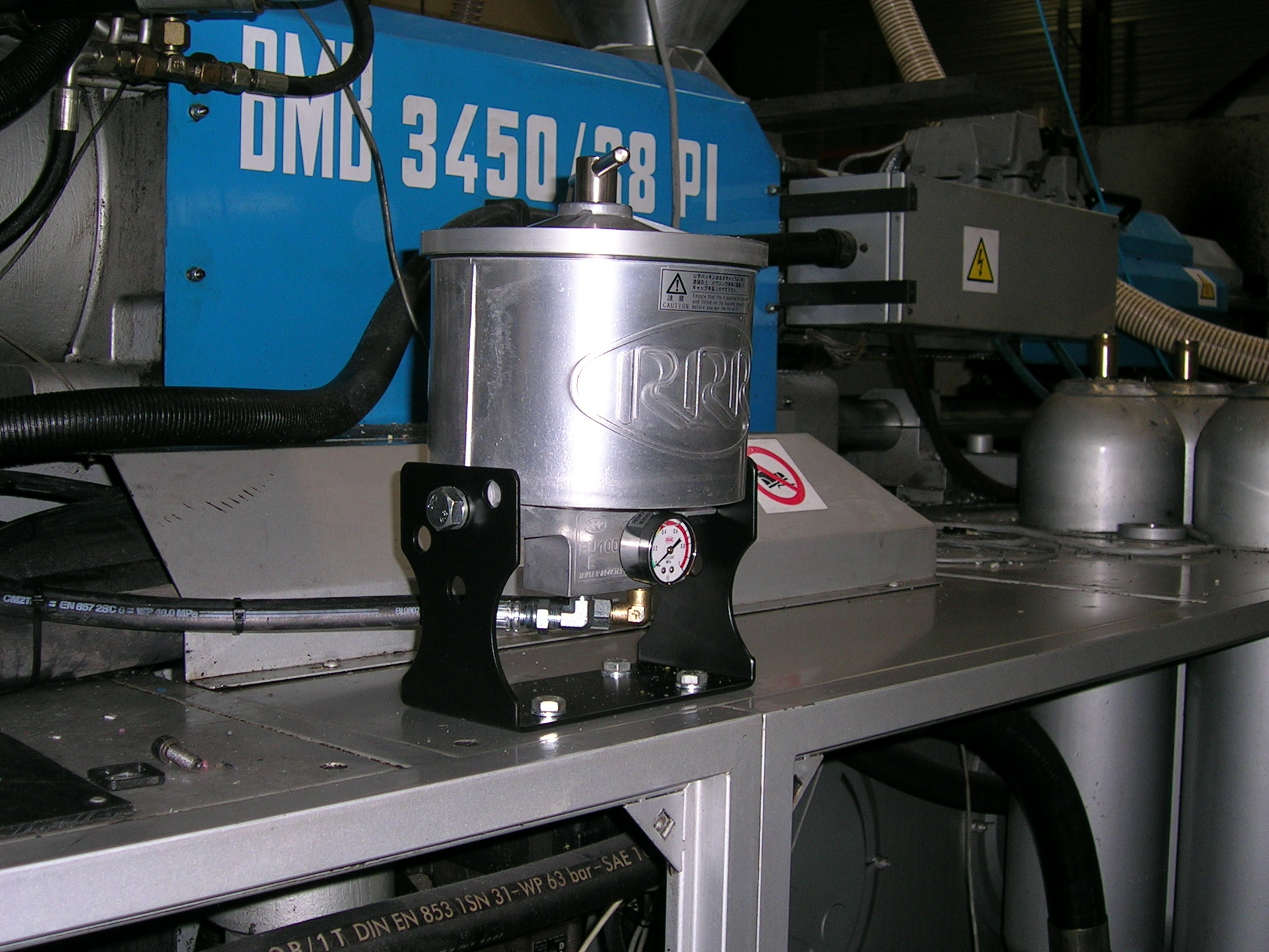 Triple R BU100 toegepast op een BMB spuitgietmachine